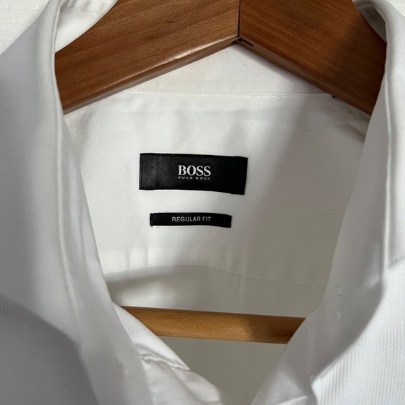 Hugo Boss Tuxedo with Boss Tuxedo Shirt, Buttons, Cufflinks and Bow Ties - Picture 10 of 12